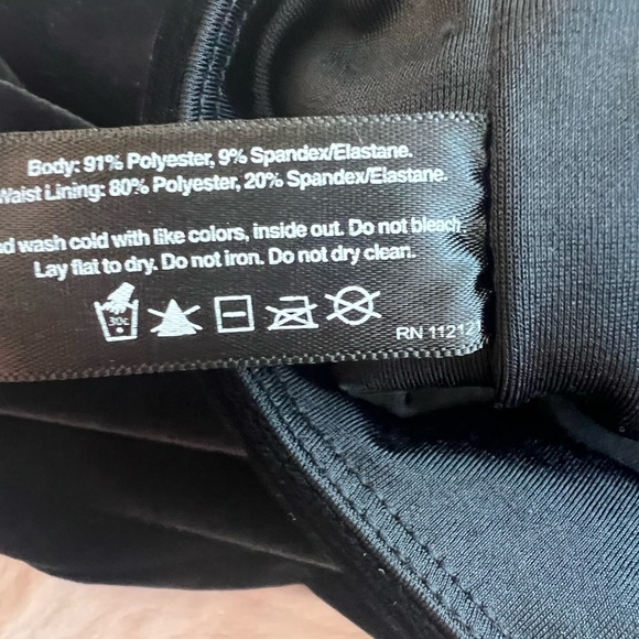 SPANX Velvet Hip Waisted Sculpting Leggings in black Size Medium - Picture 6 of 6